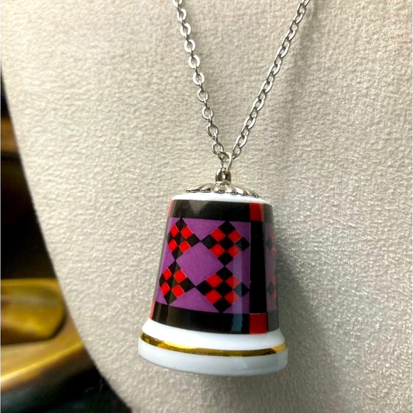 THIMBLE Necklace-GEROLD PORZELLAN TCC PATCHWORK QUILT - "NINE-PATCH BLOCK" - Picture 1 of 4